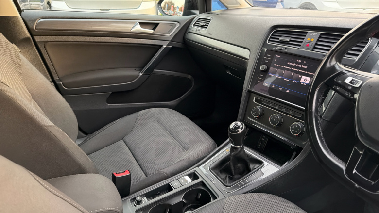 Volkswagen Golf 1.6 TDI SE [Nav] 5dr Diesel Hatchback